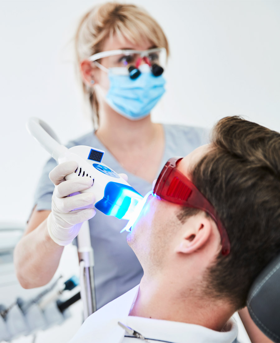 Bleaching als Teil der ästhetischen Zahnmedizin gehört zum Leistungsspektrum der Zahnarztpraxis in Ravensburg dazu.