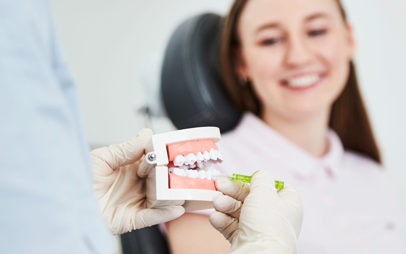 Von der Prophylaxe bis zur chirurgischen Behandlung: Ihr Zahnarzt nahe Baienfurt versorgt Sie umfassend.